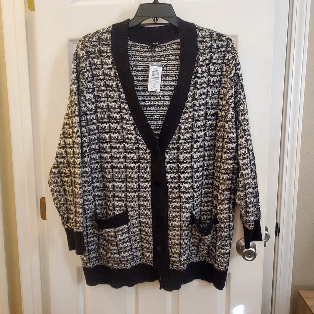 Torrid sz 2 chunky boyfriend cardigan v-neck sweater NWT sequins black/white‎
